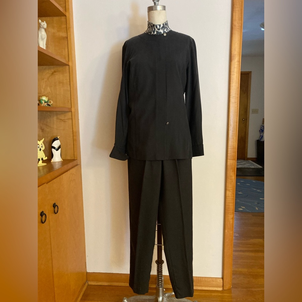 Classic Black Women's Pantsuit - Timeless Professional Style